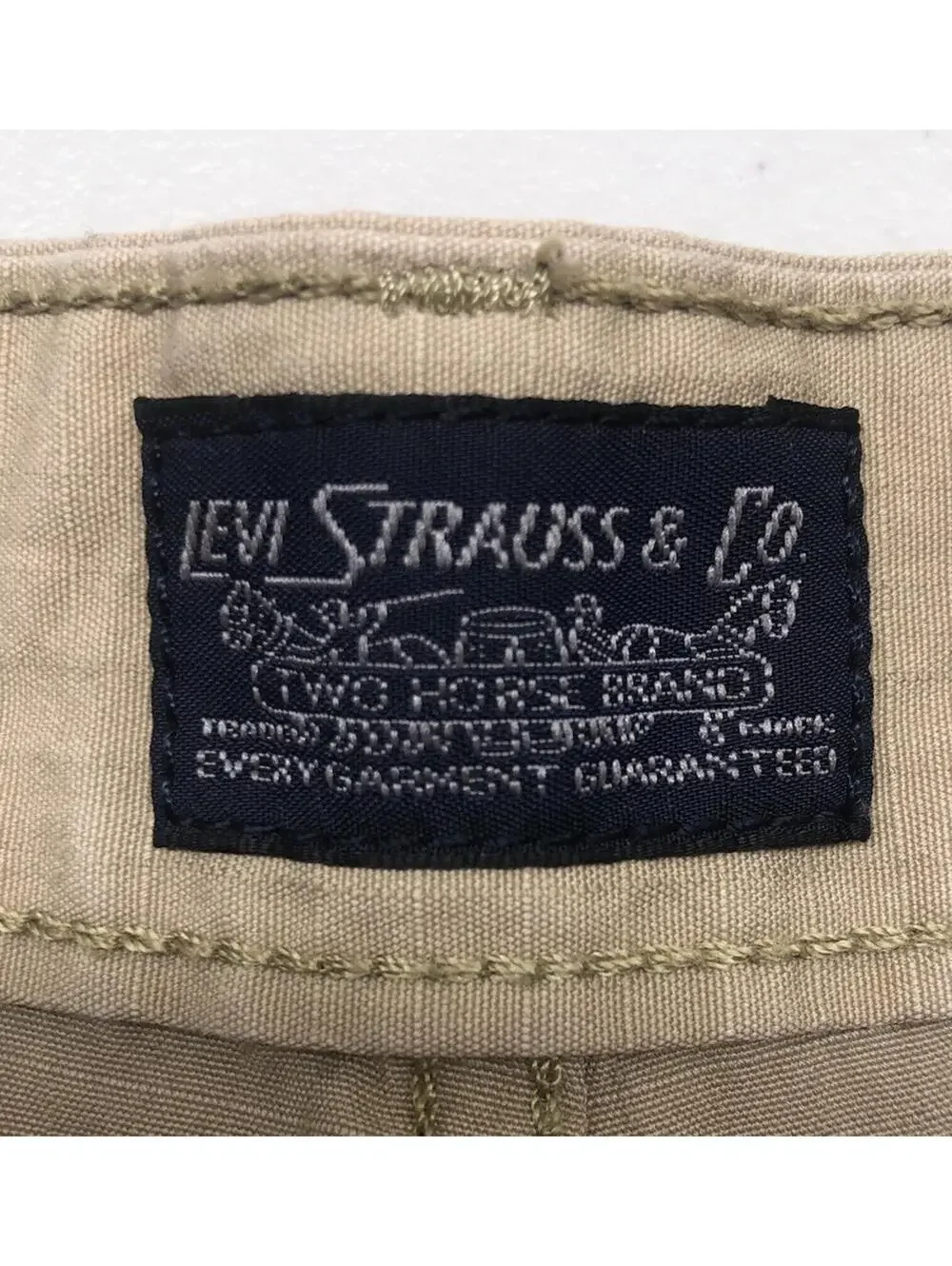 Levis Mens 33 Shorts Khaki Cargo Thigh Pockets Flaps Buttons Cotton